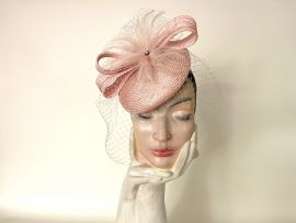 Fascinator rosa Parasisol m.Schleier.jpg