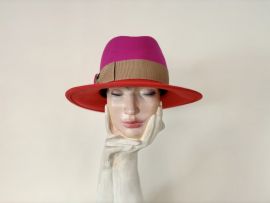 pink orangef. Haarfilz Borsalino m.beigem Rips.jpg