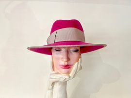 pinkfarbener Velourhut mit franzoesischem Rips.jpg