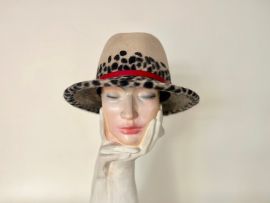 animal print mit rotem Lederguertel.jpeg
