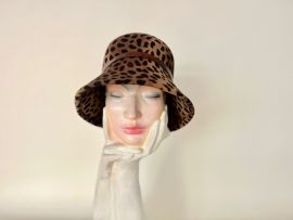 Bucked hat leopard Wollfilz.jpeg