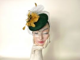Fascinator  guen Parasisol mit Schleier.jpg