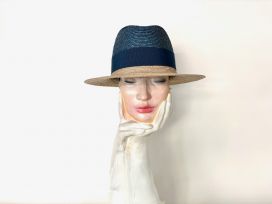 Fedora 2 fabig aus Mottledstroh blau leinen.jpeg